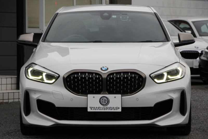 BMW 1シリーズ M135i Xdrive ﾋﾞｼﾞｮﾝP【5/22迄限定掲載】4WD 1ｵﾅ 306馬力 受注生産OPﾌﾞﾗｯｸﾚｻﾞｰ Mｽﾎﾟｰﾂｼｰﾄ HUD ｱﾀﾞﾌﾟﾃｨﾌﾞLEDﾍｯﾄﾞﾗｲﾄ ｵｰﾄﾊｲﾋﾞ-ﾑ ｱﾀﾞﾌﾟﾃｨﾌﾞｻｽ Mｼｰﾄﾍﾞﾙﾄ ｺﾝﾌｫｰﾄP ﾗｲﾌﾞｺｯｸﾋﾟｯﾄ 追ACC 電動ﾄﾗﾝｸ ｶｰﾌﾟﾚｲ Pｱｼｽﾄ 2年保証