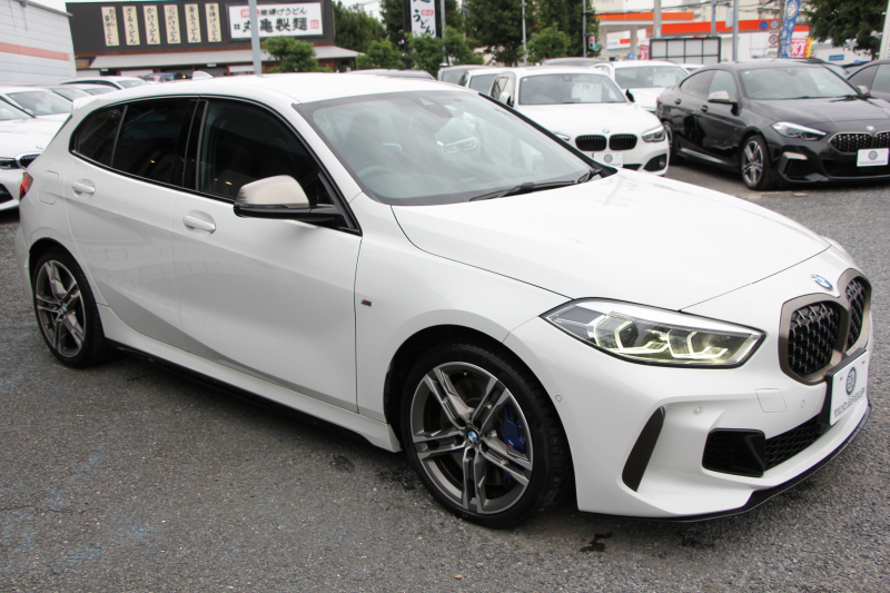 BMW 1シリーズ M135i Xdrive ﾋﾞｼﾞｮﾝP【5/22迄限定掲載】4WD 1ｵﾅ 306馬力 受注生産OPﾌﾞﾗｯｸﾚｻﾞｰ Mｽﾎﾟｰﾂｼｰﾄ HUD ｱﾀﾞﾌﾟﾃｨﾌﾞLEDﾍｯﾄﾞﾗｲﾄ ｵｰﾄﾊｲﾋﾞ-ﾑ ｱﾀﾞﾌﾟﾃｨﾌﾞｻｽ Mｼｰﾄﾍﾞﾙﾄ ｺﾝﾌｫｰﾄP ﾗｲﾌﾞｺｯｸﾋﾟｯﾄ 追ACC 電動ﾄﾗﾝｸ ｶｰﾌﾟﾚｲ Pｱｼｽﾄ 2年保証