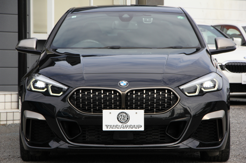 BMW 2シリーズ M235i Xdrive ｸﾞﾗﾝｸｰﾍﾟﾃﾞﾋﾞｭｰP 4WD 1ｵ-ﾅ 306馬力 ｱﾀﾞﾌﾟﾃｨﾌﾞMｻｽ Mｽﾎﾟｰﾂｼｰﾄ Mｼｰﾄﾍﾞﾙﾄ Mｽﾎﾟｰﾂﾌﾞﾚｰｷ 追従ACC 後退ｱｼｽﾄ LEDﾍｯﾄﾞﾗｲﾄ 専用18AW Applecarplay対応 HDDﾅﾋﾞPｱｼｽﾄ BMWﾗｲﾌﾞｺｯｸﾋﾟｯﾄ 2年保証