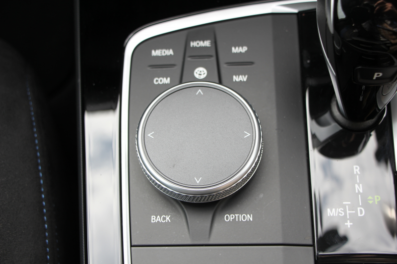 BMW 2シリーズ M235i Xdrive ｸﾞﾗﾝｸｰﾍﾟﾃﾞﾋﾞｭｰP 4WD 1ｵ-ﾅ 306馬力 ｱﾀﾞﾌﾟﾃｨﾌﾞMｻｽ Mｽﾎﾟｰﾂｼｰﾄ Mｼｰﾄﾍﾞﾙﾄ Mｽﾎﾟｰﾂﾌﾞﾚｰｷ 追従ACC 後退ｱｼｽﾄ LEDﾍｯﾄﾞﾗｲﾄ 専用18AW Applecarplay対応 HDDﾅﾋﾞPｱｼｽﾄ BMWﾗｲﾌﾞｺｯｸﾋﾟｯﾄ 2年保証