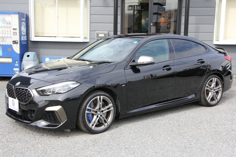 BMW 2シリーズ M235i Xdrive ｸﾞﾗﾝｸｰﾍﾟﾃﾞﾋﾞｭｰP 4WD 1ｵ-ﾅ 306馬力 ｱﾀﾞﾌﾟﾃｨﾌﾞMｻｽ Mｽﾎﾟｰﾂｼｰﾄ Mｼｰﾄﾍﾞﾙﾄ Mｽﾎﾟｰﾂﾌﾞﾚｰｷ 追従ACC 後退ｱｼｽﾄ LEDﾍｯﾄﾞﾗｲﾄ 専用18AW Applecarplay対応 HDDﾅﾋﾞPｱｼｽﾄ BMWﾗｲﾌﾞｺｯｸﾋﾟｯﾄ 2年保証