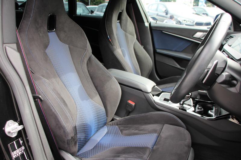 BMW 2シリーズ M235i Xdrive ｸﾞﾗﾝｸｰﾍﾟﾃﾞﾋﾞｭｰP 4WD 1ｵ-ﾅ 306馬力 ｱﾀﾞﾌﾟﾃｨﾌﾞMｻｽ Mｽﾎﾟｰﾂｼｰﾄ Mｼｰﾄﾍﾞﾙﾄ Mｽﾎﾟｰﾂﾌﾞﾚｰｷ 追従ACC 後退ｱｼｽﾄ LEDﾍｯﾄﾞﾗｲﾄ 専用18AW Applecarplay対応 HDDﾅﾋﾞPｱｼｽﾄ BMWﾗｲﾌﾞｺｯｸﾋﾟｯﾄ 2年保証