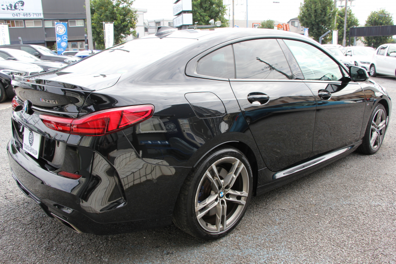 BMW 2シリーズ M235i Xdrive ｸﾞﾗﾝｸｰﾍﾟﾃﾞﾋﾞｭｰP 4WD 1ｵ-ﾅ 306馬力 ｱﾀﾞﾌﾟﾃｨﾌﾞMｻｽ Mｽﾎﾟｰﾂｼｰﾄ Mｼｰﾄﾍﾞﾙﾄ Mｽﾎﾟｰﾂﾌﾞﾚｰｷ 追従ACC 後退ｱｼｽﾄ LEDﾍｯﾄﾞﾗｲﾄ 専用18AW Applecarplay対応 HDDﾅﾋﾞPｱｼｽﾄ BMWﾗｲﾌﾞｺｯｸﾋﾟｯﾄ 2年保証