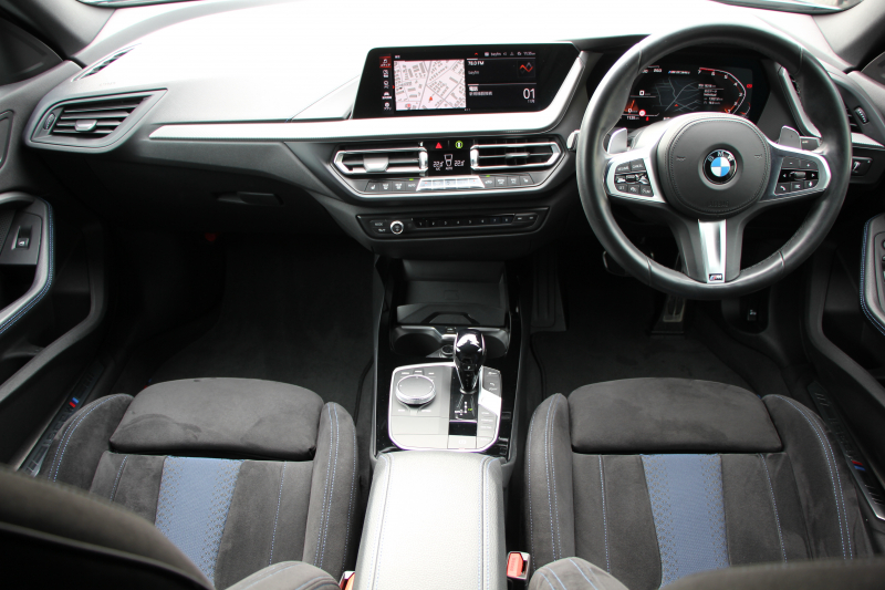 BMW 2シリーズ M235i Xdrive ｸﾞﾗﾝｸｰﾍﾟﾃﾞﾋﾞｭｰP 4WD 1ｵ-ﾅ 306馬力 ｱﾀﾞﾌﾟﾃｨﾌﾞMｻｽ Mｽﾎﾟｰﾂｼｰﾄ Mｼｰﾄﾍﾞﾙﾄ Mｽﾎﾟｰﾂﾌﾞﾚｰｷ 追従ACC 後退ｱｼｽﾄ LEDﾍｯﾄﾞﾗｲﾄ 専用18AW Applecarplay対応 HDDﾅﾋﾞPｱｼｽﾄ BMWﾗｲﾌﾞｺｯｸﾋﾟｯﾄ 2年保証