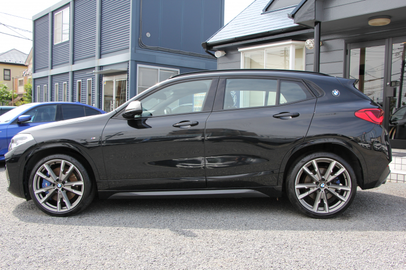BMW X2 M35i ｾﾚｸﾄP【5/22迄限定掲載】4WD 306馬力 ﾊﾟﾉﾗﾏｻﾝﾙｰﾌ 受注生産OPﾌﾞﾗｯｸﾚｻﾞｰ ｼｰﾄﾋｰﾀｰ ｵﾌﾟｼｮﾝ20AW 追従ACC LEDﾍｯﾄﾞﾗｲﾄ ﾀｯﾁ画面HDDﾅﾋﾞPｱｼｽﾄ 電動ﾘｱｹﾞｰﾄ 衝突軽減ﾌﾞﾚｰｷ 車線逸脱&歩行者警告 ｽﾏｰﾄｷｰ ﾊﾟﾄﾞﾙｼﾌﾄ 2年保証