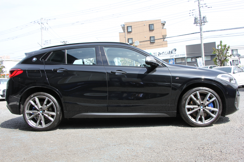 BMW X2 M35i ｾﾚｸﾄP【5/22迄限定掲載】4WD 306馬力 ﾊﾟﾉﾗﾏｻﾝﾙｰﾌ 受注生産OPﾌﾞﾗｯｸﾚｻﾞｰ ｼｰﾄﾋｰﾀｰ ｵﾌﾟｼｮﾝ20AW 追従ACC LEDﾍｯﾄﾞﾗｲﾄ ﾀｯﾁ画面HDDﾅﾋﾞPｱｼｽﾄ 電動ﾘｱｹﾞｰﾄ 衝突軽減ﾌﾞﾚｰｷ 車線逸脱&歩行者警告 ｽﾏｰﾄｷｰ ﾊﾟﾄﾞﾙｼﾌﾄ 2年保証