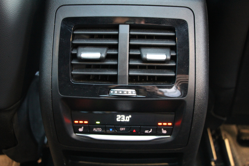 BMW X4 M40i ｲﾉﾍﾞｰｼｮﾝP ﾊﾟﾉﾗﾏｻﾝR 全ﾋｰﾀｰ黒革 ｱｸﾃｨﾌﾞﾍﾞﾝﾁﾚｰｼｮﾝ ﾊｰﾏﾝｶｰﾄﾞﾝ ｼﾞｪｽﾁｬｰC ﾃﾞｨｽﾌﾟﾚｲｷｰ 直6ﾀｰﾎﾞ387馬力 ｱﾀﾞﾌﾟﾃｨﾌﾞMｻｽ 専用ﾃﾞﾌ&ﾌﾞﾚｰｷ 追従ACC HUD ｽﾃｱﾘﾝｸﾞｻﾎﾟｰﾄ LEDﾍｯﾄﾞﾗｲﾄ ﾀｯﾁ画面ﾅﾋﾞTV 360度ｶﾒﾗ 2年保証