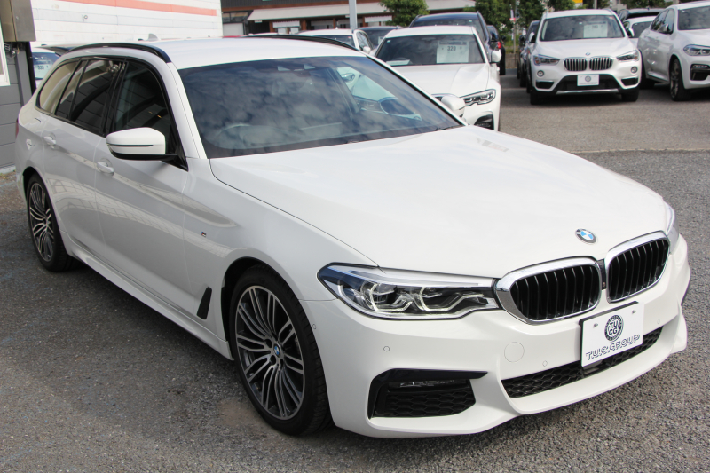 BMW 5シリーズ 530i ﾂｰﾘﾝｸﾞMｽﾎﾟｰﾂ 型式変更後 変更後液晶ﾒｰﾀｰ 高出力 252馬力 全席ﾋｰﾀｰ黒革 HUD 追従ACC ｽﾃｱﾘﾝｸﾞｻﾎﾟｰﾄ LEDﾍｯﾄﾞﾗｲﾄ ｵｰﾄﾊｲﾋﾞｰﾑ 360度ｶﾒﾗ 電動ﾄﾗﾝｸ ﾀｯﾁ画面HDDﾅﾋﾞTV Mｽﾎﾟｰﾂﾌﾞﾚｰｷ 2年保証