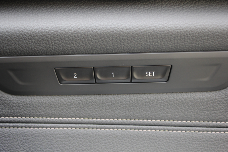 BMW 5シリーズ 530i ﾂｰﾘﾝｸﾞMｽﾎﾟｰﾂ 型式変更後 変更後液晶ﾒｰﾀｰ 高出力 252馬力 全席ﾋｰﾀｰ黒革 HUD 追従ACC ｽﾃｱﾘﾝｸﾞｻﾎﾟｰﾄ LEDﾍｯﾄﾞﾗｲﾄ ｵｰﾄﾊｲﾋﾞｰﾑ 360度ｶﾒﾗ 電動ﾄﾗﾝｸ ﾀｯﾁ画面HDDﾅﾋﾞTV Mｽﾎﾟｰﾂﾌﾞﾚｰｷ 2年保証