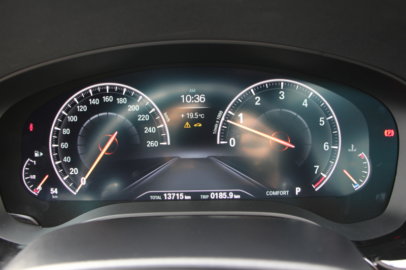 BMW 5シリーズ 530i ﾂｰﾘﾝｸﾞMｽﾎﾟｰﾂ 型式変更後 変更後液晶ﾒｰﾀｰ 高出力 252馬力 全席ﾋｰﾀｰ黒革 HUD 追従ACC ｽﾃｱﾘﾝｸﾞｻﾎﾟｰﾄ LEDﾍｯﾄﾞﾗｲﾄ ｵｰﾄﾊｲﾋﾞｰﾑ 360度ｶﾒﾗ 電動ﾄﾗﾝｸ ﾀｯﾁ画面HDDﾅﾋﾞTV Mｽﾎﾟｰﾂﾌﾞﾚｰｷ 2年保証