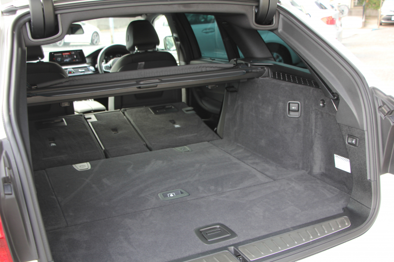 BMW 5シリーズ 530i ﾂｰﾘﾝｸﾞMｽﾎﾟｰﾂ 型式変更後 変更後液晶ﾒｰﾀｰ 高出力 252馬力 全席ﾋｰﾀｰ黒革 HUD 追従ACC ｽﾃｱﾘﾝｸﾞｻﾎﾟｰﾄ LEDﾍｯﾄﾞﾗｲﾄ ｵｰﾄﾊｲﾋﾞｰﾑ 360度ｶﾒﾗ 電動ﾄﾗﾝｸ ﾀｯﾁ画面HDDﾅﾋﾞTV Mｽﾎﾟｰﾂﾌﾞﾚｰｷ 2年保証