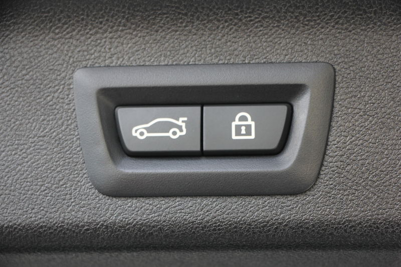 BMW 5シリーズ 530i ﾂｰﾘﾝｸﾞMｽﾎﾟｰﾂ 型式変更後 変更後液晶ﾒｰﾀｰ 高出力 252馬力 全席ﾋｰﾀｰ黒革 HUD 追従ACC ｽﾃｱﾘﾝｸﾞｻﾎﾟｰﾄ LEDﾍｯﾄﾞﾗｲﾄ ｵｰﾄﾊｲﾋﾞｰﾑ 360度ｶﾒﾗ 電動ﾄﾗﾝｸ ﾀｯﾁ画面HDDﾅﾋﾞTV Mｽﾎﾟｰﾂﾌﾞﾚｰｷ 2年保証