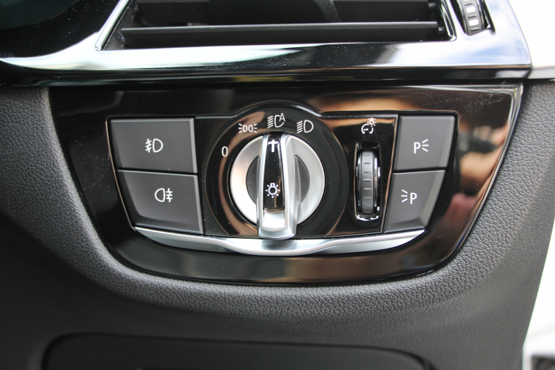 BMW 5シリーズ 530i ﾂｰﾘﾝｸﾞMｽﾎﾟｰﾂ 型式変更後 変更後液晶ﾒｰﾀｰ 高出力 252馬力 全席ﾋｰﾀｰ黒革 HUD 追従ACC ｽﾃｱﾘﾝｸﾞｻﾎﾟｰﾄ LEDﾍｯﾄﾞﾗｲﾄ ｵｰﾄﾊｲﾋﾞｰﾑ 360度ｶﾒﾗ 電動ﾄﾗﾝｸ ﾀｯﾁ画面HDDﾅﾋﾞTV Mｽﾎﾟｰﾂﾌﾞﾚｰｷ 2年保証