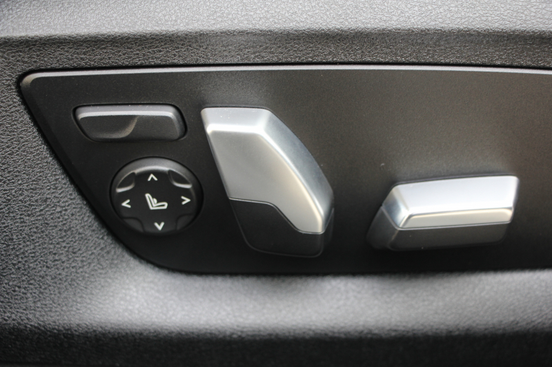 BMW 5シリーズ 530i ﾂｰﾘﾝｸﾞMｽﾎﾟｰﾂ 型式変更後 変更後液晶ﾒｰﾀｰ 高出力 252馬力 全席ﾋｰﾀｰ黒革 HUD 追従ACC ｽﾃｱﾘﾝｸﾞｻﾎﾟｰﾄ LEDﾍｯﾄﾞﾗｲﾄ ｵｰﾄﾊｲﾋﾞｰﾑ 360度ｶﾒﾗ 電動ﾄﾗﾝｸ ﾀｯﾁ画面HDDﾅﾋﾞTV Mｽﾎﾟｰﾂﾌﾞﾚｰｷ 2年保証