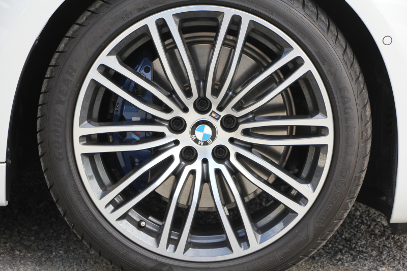 BMW 5シリーズ 530i ﾂｰﾘﾝｸﾞMｽﾎﾟｰﾂ 型式変更後 変更後液晶ﾒｰﾀｰ 高出力 252馬力 全席ﾋｰﾀｰ黒革 HUD 追従ACC ｽﾃｱﾘﾝｸﾞｻﾎﾟｰﾄ LEDﾍｯﾄﾞﾗｲﾄ ｵｰﾄﾊｲﾋﾞｰﾑ 360度ｶﾒﾗ 電動ﾄﾗﾝｸ ﾀｯﾁ画面HDDﾅﾋﾞTV Mｽﾎﾟｰﾂﾌﾞﾚｰｷ 2年保証