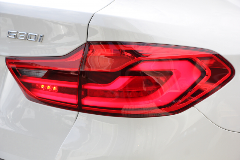 BMW 5シリーズ 530i ﾂｰﾘﾝｸﾞMｽﾎﾟｰﾂ 型式変更後 変更後液晶ﾒｰﾀｰ 高出力 252馬力 全席ﾋｰﾀｰ黒革 HUD 追従ACC ｽﾃｱﾘﾝｸﾞｻﾎﾟｰﾄ LEDﾍｯﾄﾞﾗｲﾄ ｵｰﾄﾊｲﾋﾞｰﾑ 360度ｶﾒﾗ 電動ﾄﾗﾝｸ ﾀｯﾁ画面HDDﾅﾋﾞTV Mｽﾎﾟｰﾂﾌﾞﾚｰｷ 2年保証