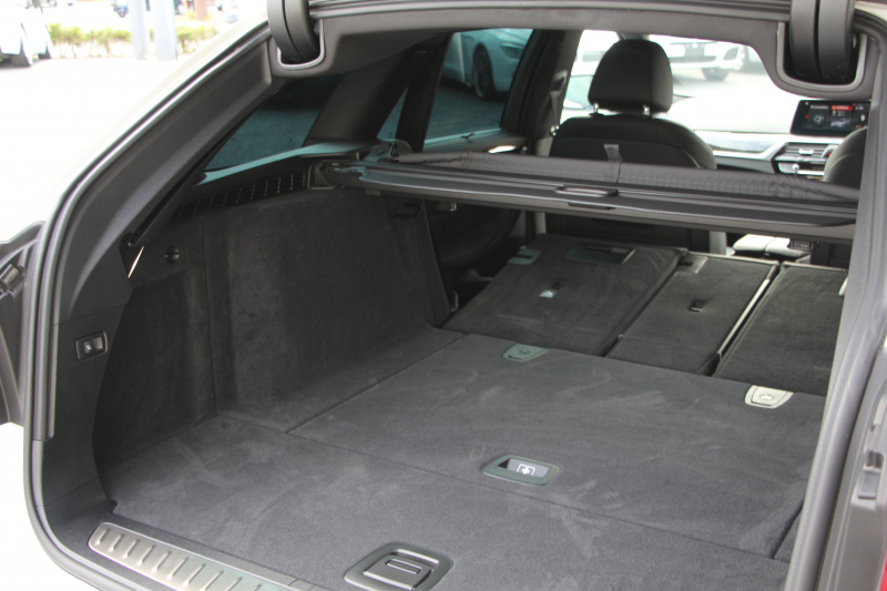 BMW 5シリーズ 530i ﾂｰﾘﾝｸﾞMｽﾎﾟｰﾂ 型式変更後 変更後液晶ﾒｰﾀｰ 高出力 252馬力 全席ﾋｰﾀｰ黒革 HUD 追従ACC ｽﾃｱﾘﾝｸﾞｻﾎﾟｰﾄ LEDﾍｯﾄﾞﾗｲﾄ ｵｰﾄﾊｲﾋﾞｰﾑ 360度ｶﾒﾗ 電動ﾄﾗﾝｸ ﾀｯﾁ画面HDDﾅﾋﾞTV Mｽﾎﾟｰﾂﾌﾞﾚｰｷ 2年保証