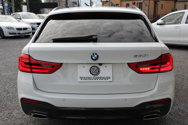 BMW 5シリーズ 530i ﾂｰﾘﾝｸﾞMｽﾎﾟｰﾂ 型式変更後 変更後液晶ﾒｰﾀｰ 高出力 252馬力 全席ﾋｰﾀｰ黒革 HUD 追従ACC ｽﾃｱﾘﾝｸﾞｻﾎﾟｰﾄ LEDﾍｯﾄﾞﾗｲﾄ ｵｰﾄﾊｲﾋﾞｰﾑ 360度ｶﾒﾗ 電動ﾄﾗﾝｸ ﾀｯﾁ画面HDDﾅﾋﾞTV Mｽﾎﾟｰﾂﾌﾞﾚｰｷ 2年保証