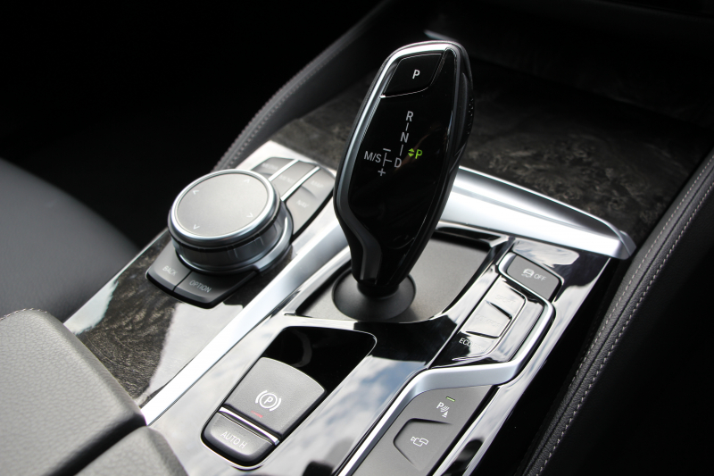 BMW 5シリーズ 530i ﾂｰﾘﾝｸﾞMｽﾎﾟｰﾂ 型式変更後 変更後液晶ﾒｰﾀｰ 高出力 252馬力 全席ﾋｰﾀｰ黒革 HUD 追従ACC ｽﾃｱﾘﾝｸﾞｻﾎﾟｰﾄ LEDﾍｯﾄﾞﾗｲﾄ ｵｰﾄﾊｲﾋﾞｰﾑ 360度ｶﾒﾗ 電動ﾄﾗﾝｸ ﾀｯﾁ画面HDDﾅﾋﾞTV Mｽﾎﾟｰﾂﾌﾞﾚｰｷ 2年保証