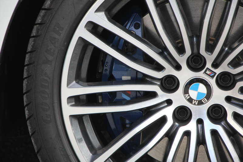 BMW 5シリーズ 530i ﾂｰﾘﾝｸﾞMｽﾎﾟｰﾂ 型式変更後 変更後液晶ﾒｰﾀｰ 高出力 252馬力 全席ﾋｰﾀｰ黒革 HUD 追従ACC ｽﾃｱﾘﾝｸﾞｻﾎﾟｰﾄ LEDﾍｯﾄﾞﾗｲﾄ ｵｰﾄﾊｲﾋﾞｰﾑ 360度ｶﾒﾗ 電動ﾄﾗﾝｸ ﾀｯﾁ画面HDDﾅﾋﾞTV Mｽﾎﾟｰﾂﾌﾞﾚｰｷ 2年保証