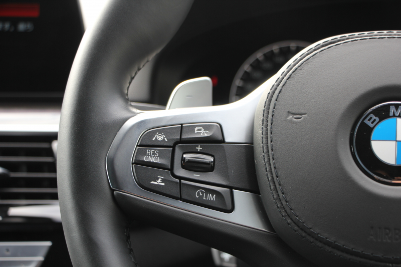 BMW 5シリーズ 530i ﾂｰﾘﾝｸﾞMｽﾎﾟｰﾂ 型式変更後 変更後液晶ﾒｰﾀｰ 高出力 252馬力 全席ﾋｰﾀｰ黒革 HUD 追従ACC ｽﾃｱﾘﾝｸﾞｻﾎﾟｰﾄ LEDﾍｯﾄﾞﾗｲﾄ ｵｰﾄﾊｲﾋﾞｰﾑ 360度ｶﾒﾗ 電動ﾄﾗﾝｸ ﾀｯﾁ画面HDDﾅﾋﾞTV Mｽﾎﾟｰﾂﾌﾞﾚｰｷ 2年保証