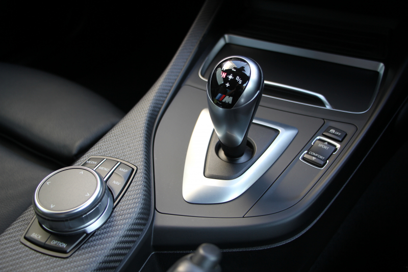 BMW Mシリーズ M2ｸｰﾍﾟMDCT 7速DCT 後期LCI 370馬力 直6ﾀｰﾎﾞﾋｰﾀｰ黒革 LEDﾍｯﾄﾞﾗｲﾄ&ﾃｰﾙ ﾀｯﾁ画面HDDﾅﾋﾞBｶﾒﾗ 専用19AW 衝突軽減ﾌﾞﾚｰｷ 車線逸脱警告 歩行者警告 ﾌﾞﾚｰｷ付ｸﾙｺﾝ ｶｰﾎﾞﾝｲﾝﾃﾘｱﾄﾘﾑ ｽﾏｰﾄｷｰ 2年保証