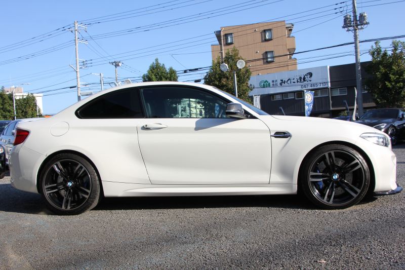 BMW Mシリーズ M2ｸｰﾍﾟMDCT 7速DCT 後期LCI 370馬力 直6ﾀｰﾎﾞﾋｰﾀｰ黒革 LEDﾍｯﾄﾞﾗｲﾄ&ﾃｰﾙ ﾀｯﾁ画面HDDﾅﾋﾞBｶﾒﾗ 専用19AW 衝突軽減ﾌﾞﾚｰｷ 車線逸脱警告 歩行者警告 ﾌﾞﾚｰｷ付ｸﾙｺﾝ ｶｰﾎﾞﾝｲﾝﾃﾘｱﾄﾘﾑ ｽﾏｰﾄｷｰ 2年保証