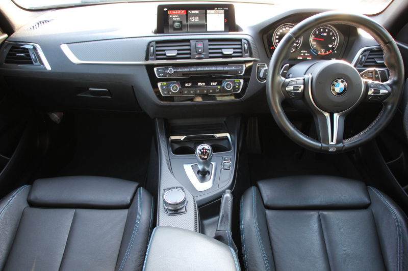 BMW Mシリーズ M2ｸｰﾍﾟMDCT 7速DCT 後期LCI 370馬力 直6ﾀｰﾎﾞﾋｰﾀｰ黒革 LEDﾍｯﾄﾞﾗｲﾄ&ﾃｰﾙ ﾀｯﾁ画面HDDﾅﾋﾞBｶﾒﾗ 専用19AW 衝突軽減ﾌﾞﾚｰｷ 車線逸脱警告 歩行者警告 ﾌﾞﾚｰｷ付ｸﾙｺﾝ ｶｰﾎﾞﾝｲﾝﾃﾘｱﾄﾘﾑ ｽﾏｰﾄｷｰ 2年保証