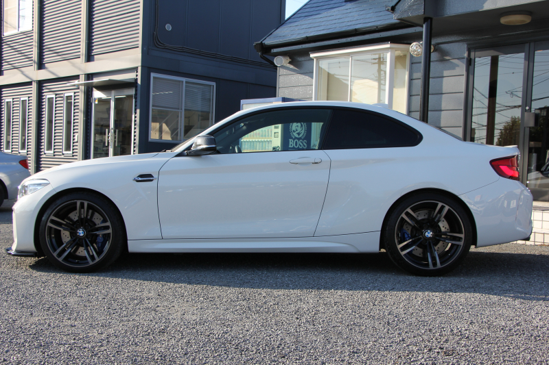 BMW Mシリーズ M2ｸｰﾍﾟMDCT 7速DCT 後期LCI 370馬力 直6ﾀｰﾎﾞﾋｰﾀｰ黒革 LEDﾍｯﾄﾞﾗｲﾄ&ﾃｰﾙ ﾀｯﾁ画面HDDﾅﾋﾞBｶﾒﾗ 専用19AW 衝突軽減ﾌﾞﾚｰｷ 車線逸脱警告 歩行者警告 ﾌﾞﾚｰｷ付ｸﾙｺﾝ ｶｰﾎﾞﾝｲﾝﾃﾘｱﾄﾘﾑ ｽﾏｰﾄｷｰ 2年保証