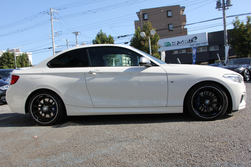 BMW 2シリーズ M240i ｸｰﾍﾟ後期 ﾌｪｲｽﾘﾌﾄ後 ﾋｰﾀｰ黒革 ｱﾄﾞﾊﾞﾝﾚｰｼﾝｸﾞ18AW 直6ﾀｰﾎﾞ340馬力 B58新ｴﾝｼﾞﾝ ｱﾀﾞﾌﾟﾃｨﾌﾞMｻｽ 追従ACC LEDﾍｯﾄﾞﾗｲﾄ&ﾃｰﾙ ﾀｯﾁ画面HDDﾅﾋﾞPｱｼｽﾄ 衝突軽減ﾌﾞﾚｰｷ 車線逸脱警告 歩行者警告 ﾊﾟﾄﾞﾙｼﾌﾄ ｽﾏｰﾄｷｰ 専用ﾌﾞﾚｰｷ 2年保証