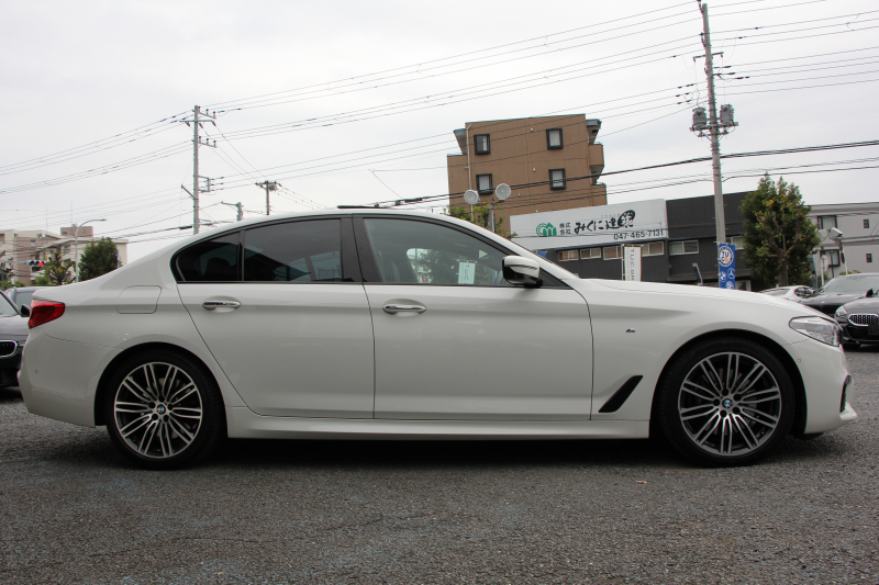 BMW 5シリーズ 530i Mｽﾎﾟｰﾂ ｺﾝﾌｫｰﾄP 高出力 252馬力 ｻﾝﾙｰﾌ ﾍﾞﾝﾁﾚｰｼｮﾝ 全ﾋｰﾀｰ黒革 ｺﾝﾌｫｰﾄｼｰﾄ ｿﾌﾄｸﾛｰｽﾞﾄﾞｱ 追従ACC ｽﾃｱﾘﾝｸﾞｻﾎﾟｰﾄ LEDﾍｯﾄﾞﾗｲﾄ ｵｰﾄﾊｲﾋﾞｰﾑ ﾀｯﾁ画面HDDﾅﾋﾞTV 360度ｶﾒﾗ 電動ﾄﾗﾝｸ 19AW Mｽﾎﾟｰﾂﾌﾞﾚｰｷ 2年保証