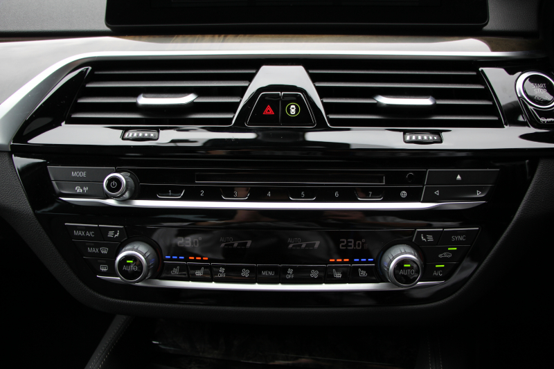 BMW 5シリーズ 530i Mｽﾎﾟｰﾂ ｺﾝﾌｫｰﾄP 高出力 252馬力 ｻﾝﾙｰﾌ ﾍﾞﾝﾁﾚｰｼｮﾝ 全ﾋｰﾀｰ黒革 ｺﾝﾌｫｰﾄｼｰﾄ ｿﾌﾄｸﾛｰｽﾞﾄﾞｱ 追従ACC ｽﾃｱﾘﾝｸﾞｻﾎﾟｰﾄ LEDﾍｯﾄﾞﾗｲﾄ ｵｰﾄﾊｲﾋﾞｰﾑ ﾀｯﾁ画面HDDﾅﾋﾞTV 360度ｶﾒﾗ 電動ﾄﾗﾝｸ 19AW Mｽﾎﾟｰﾂﾌﾞﾚｰｷ 2年保証