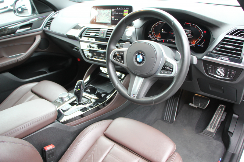 BMW X4 Xdrive30i Mｽﾎﾟｰﾂ 中期 型式変更後 新ﾒｰﾀｰ BMWﾗｲﾌﾞｺｯｸﾋﾟｯﾄ ﾊﾟﾉﾗﾏｻﾝﾙｰﾌ 全席ﾋｰﾀｰ茶革 ｵﾌﾟｼｮﾝ20AW LEDﾍｯﾄﾞﾗｲﾄ ｵｰﾄﾊｲﾋﾞｰﾑ HUD 追従ACC ﾀｯﾁ画面HDDﾅﾋﾞTV Applecarplay対応 360度ｶﾒﾗ 2年保証