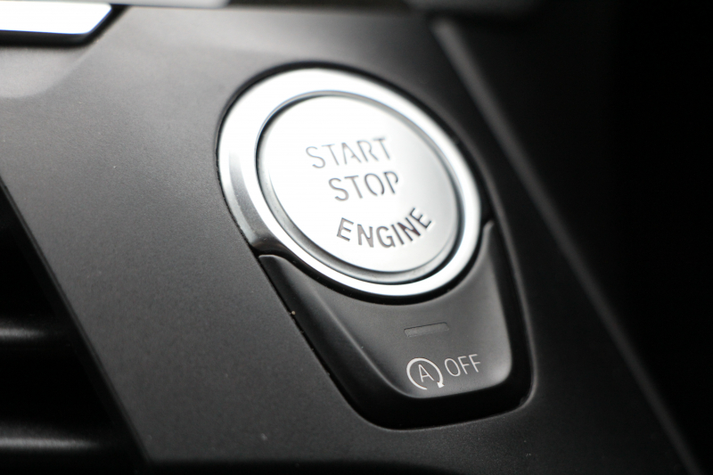 BMW X4 Xdrive30i Mｽﾎﾟｰﾂ 中期 型式変更後 新ﾒｰﾀｰ BMWﾗｲﾌﾞｺｯｸﾋﾟｯﾄ ﾊﾟﾉﾗﾏｻﾝﾙｰﾌ 全席ﾋｰﾀｰ茶革 ｵﾌﾟｼｮﾝ20AW LEDﾍｯﾄﾞﾗｲﾄ ｵｰﾄﾊｲﾋﾞｰﾑ HUD 追従ACC ﾀｯﾁ画面HDDﾅﾋﾞTV Applecarplay対応 360度ｶﾒﾗ 2年保証