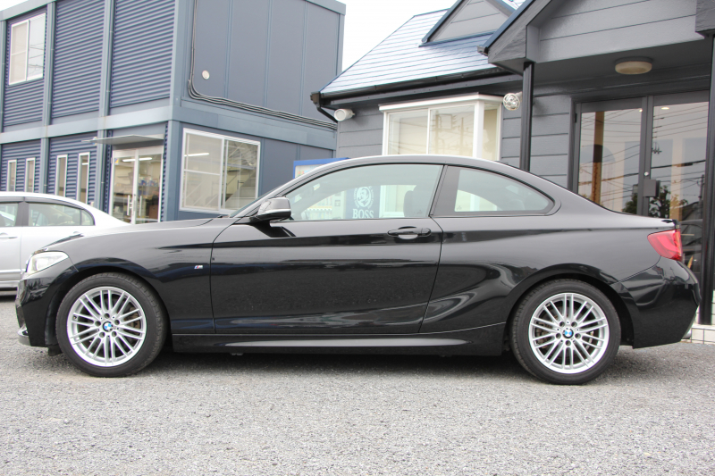 BMW 2シリーズ 220i ｸｰﾍﾟMｽﾎﾟｰﾂ 衝突軽減ﾌﾞﾚｰｷ 車線逸脱警告 歩行者警告 ﾌﾞﾚｰｷ付ｸﾙｺﾝ 直噴ﾀｰﾎﾞ8速AT ﾊﾟﾄﾞﾙｼﾌﾄ Applecarplay対応 ｱﾝﾄﾞﾛｲﾄﾞｵｰﾄ ﾀｯﾁﾊﾟｯﾄﾞ対応HDDﾅﾋﾞBｶﾒﾗ ｽﾏｰﾄｷｰ Bluetooth接続 専用ｴｱﾛ 17AW 2年保証