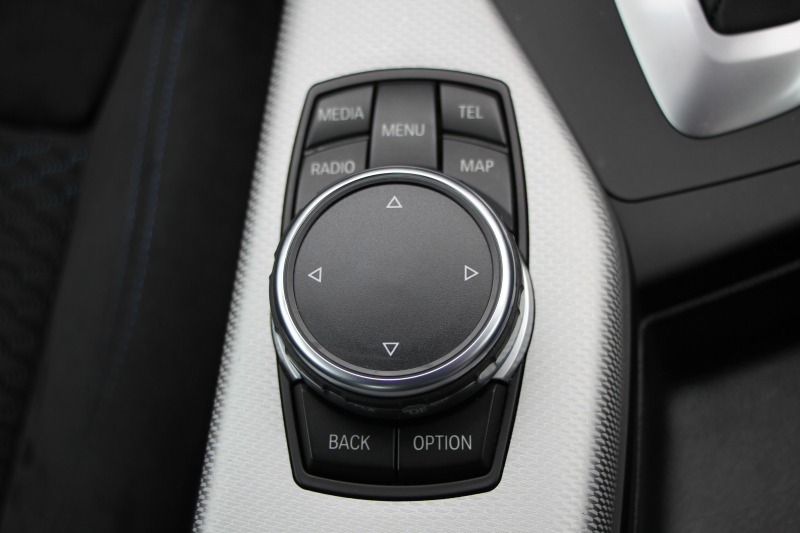 BMW 2シリーズ 220i ｸｰﾍﾟMｽﾎﾟｰﾂ 衝突軽減ﾌﾞﾚｰｷ 車線逸脱警告 歩行者警告 ﾌﾞﾚｰｷ付ｸﾙｺﾝ 直噴ﾀｰﾎﾞ8速AT ﾊﾟﾄﾞﾙｼﾌﾄ Applecarplay対応 ｱﾝﾄﾞﾛｲﾄﾞｵｰﾄ ﾀｯﾁﾊﾟｯﾄﾞ対応HDDﾅﾋﾞBｶﾒﾗ ｽﾏｰﾄｷｰ Bluetooth接続 専用ｴｱﾛ 17AW 2年保証