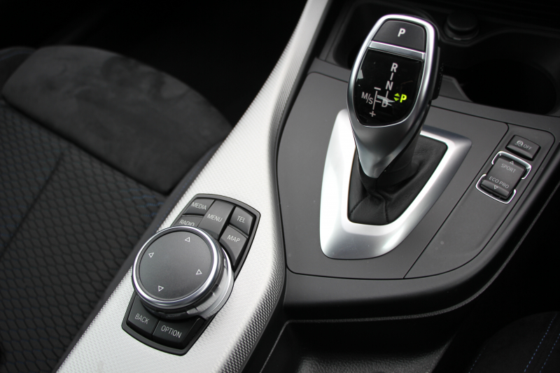 BMW 2シリーズ 220i ｸｰﾍﾟMｽﾎﾟｰﾂ 衝突軽減ﾌﾞﾚｰｷ 車線逸脱警告 歩行者警告 ﾌﾞﾚｰｷ付ｸﾙｺﾝ 直噴ﾀｰﾎﾞ8速AT ﾊﾟﾄﾞﾙｼﾌﾄ Applecarplay対応 ｱﾝﾄﾞﾛｲﾄﾞｵｰﾄ ﾀｯﾁﾊﾟｯﾄﾞ対応HDDﾅﾋﾞBｶﾒﾗ ｽﾏｰﾄｷｰ Bluetooth接続 専用ｴｱﾛ 17AW 2年保証