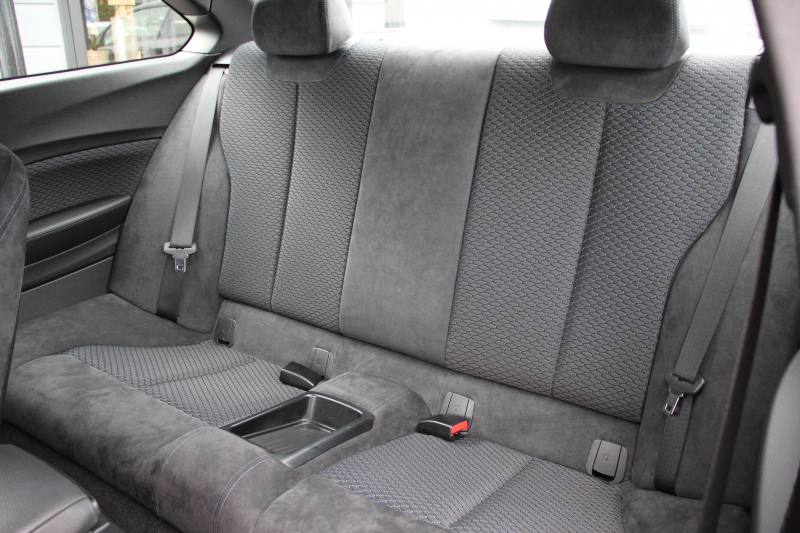 BMW 2シリーズ 220i ｸｰﾍﾟMｽﾎﾟｰﾂ 衝突軽減ﾌﾞﾚｰｷ 車線逸脱警告 歩行者警告 ﾌﾞﾚｰｷ付ｸﾙｺﾝ 直噴ﾀｰﾎﾞ8速AT ﾊﾟﾄﾞﾙｼﾌﾄ Applecarplay対応 ｱﾝﾄﾞﾛｲﾄﾞｵｰﾄ ﾀｯﾁﾊﾟｯﾄﾞ対応HDDﾅﾋﾞBｶﾒﾗ ｽﾏｰﾄｷｰ Bluetooth接続 専用ｴｱﾛ 17AW 2年保証