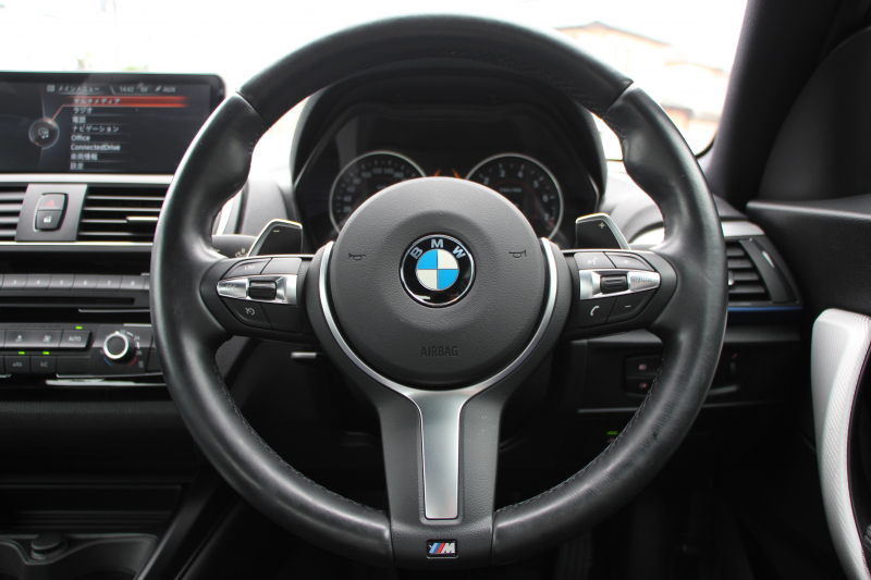 BMW 2シリーズ 220i ｸｰﾍﾟMｽﾎﾟｰﾂ 衝突軽減ﾌﾞﾚｰｷ 車線逸脱警告 歩行者警告 ﾌﾞﾚｰｷ付ｸﾙｺﾝ 直噴ﾀｰﾎﾞ8速AT ﾊﾟﾄﾞﾙｼﾌﾄ Applecarplay対応 ｱﾝﾄﾞﾛｲﾄﾞｵｰﾄ ﾀｯﾁﾊﾟｯﾄﾞ対応HDDﾅﾋﾞBｶﾒﾗ ｽﾏｰﾄｷｰ Bluetooth接続 専用ｴｱﾛ 17AW 2年保証