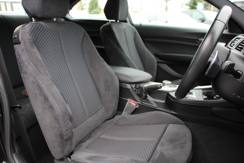 BMW 2シリーズ 220i ｸｰﾍﾟMｽﾎﾟｰﾂ 衝突軽減ﾌﾞﾚｰｷ 車線逸脱警告 歩行者警告 ﾌﾞﾚｰｷ付ｸﾙｺﾝ 直噴ﾀｰﾎﾞ8速AT ﾊﾟﾄﾞﾙｼﾌﾄ Applecarplay対応 ｱﾝﾄﾞﾛｲﾄﾞｵｰﾄ ﾀｯﾁﾊﾟｯﾄﾞ対応HDDﾅﾋﾞBｶﾒﾗ ｽﾏｰﾄｷｰ Bluetooth接続 専用ｴｱﾛ 17AW 2年保証