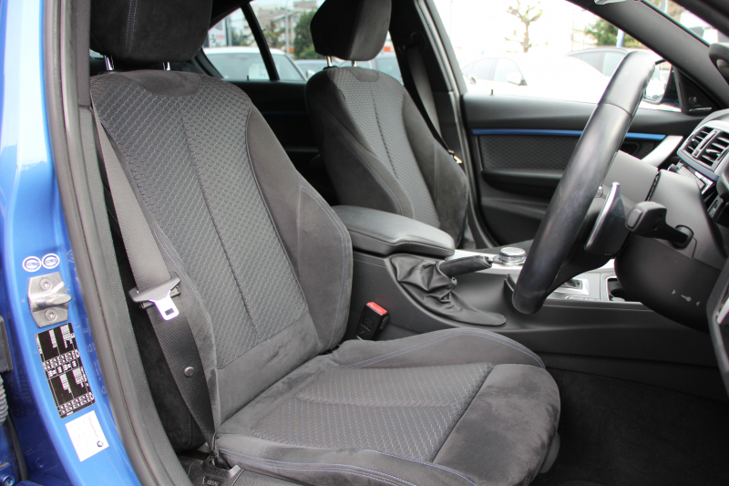 BMW 3シリーズ 320d Mｽﾎﾟｰﾂ LCI後期 1ｵｰﾅ LEDﾍｯﾄﾞﾗｲﾄ&ﾃｰﾙ 追従ACC HUD ﾚｰﾝﾁｪﾝｼﾞ警告 Mperformance18AW ﾌﾞﾗｯｸｸﾞﾘﾙ 衝突軽減ﾌﾞﾚｰｷ 車線逸脱警告 歩行者警告 ﾀｯﾁﾊﾟｯﾄﾞ対応HDDﾅﾋﾞBluetooth接続 2年保証