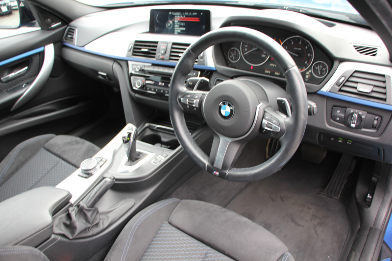 BMW 3シリーズ 320d Mｽﾎﾟｰﾂ LCI後期 1ｵｰﾅ LEDﾍｯﾄﾞﾗｲﾄ&ﾃｰﾙ 追従ACC HUD ﾚｰﾝﾁｪﾝｼﾞ警告 Mperformance18AW ﾌﾞﾗｯｸｸﾞﾘﾙ 衝突軽減ﾌﾞﾚｰｷ 車線逸脱警告 歩行者警告 ﾀｯﾁﾊﾟｯﾄﾞ対応HDDﾅﾋﾞBluetooth接続 2年保証