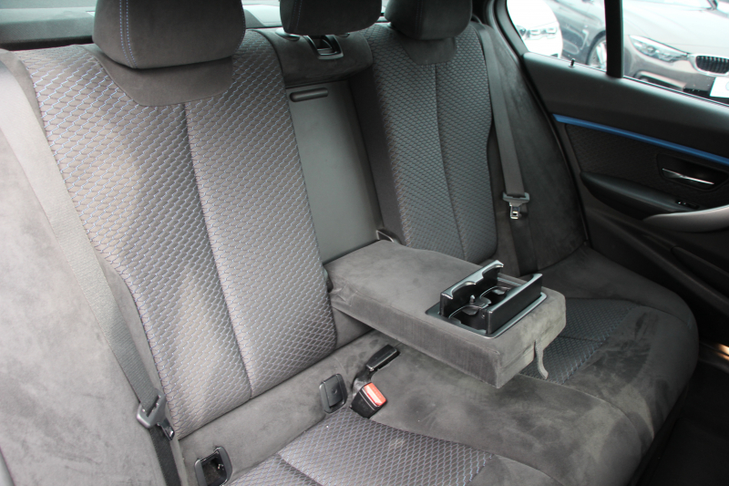 BMW 3シリーズ 320d Mｽﾎﾟｰﾂ LCI後期 1ｵｰﾅ LEDﾍｯﾄﾞﾗｲﾄ&ﾃｰﾙ 追従ACC HUD ﾚｰﾝﾁｪﾝｼﾞ警告 Mperformance18AW ﾌﾞﾗｯｸｸﾞﾘﾙ 衝突軽減ﾌﾞﾚｰｷ 車線逸脱警告 歩行者警告 ﾀｯﾁﾊﾟｯﾄﾞ対応HDDﾅﾋﾞBluetooth接続 2年保証