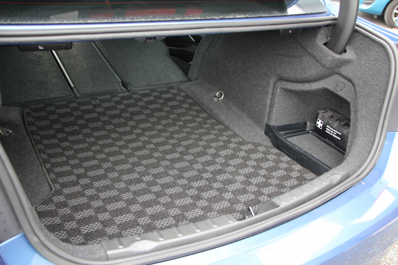 BMW 3シリーズ 320d Mｽﾎﾟｰﾂ LCI後期 1ｵｰﾅ LEDﾍｯﾄﾞﾗｲﾄ&ﾃｰﾙ 追従ACC HUD ﾚｰﾝﾁｪﾝｼﾞ警告 Mperformance18AW ﾌﾞﾗｯｸｸﾞﾘﾙ 衝突軽減ﾌﾞﾚｰｷ 車線逸脱警告 歩行者警告 ﾀｯﾁﾊﾟｯﾄﾞ対応HDDﾅﾋﾞBluetooth接続 2年保証