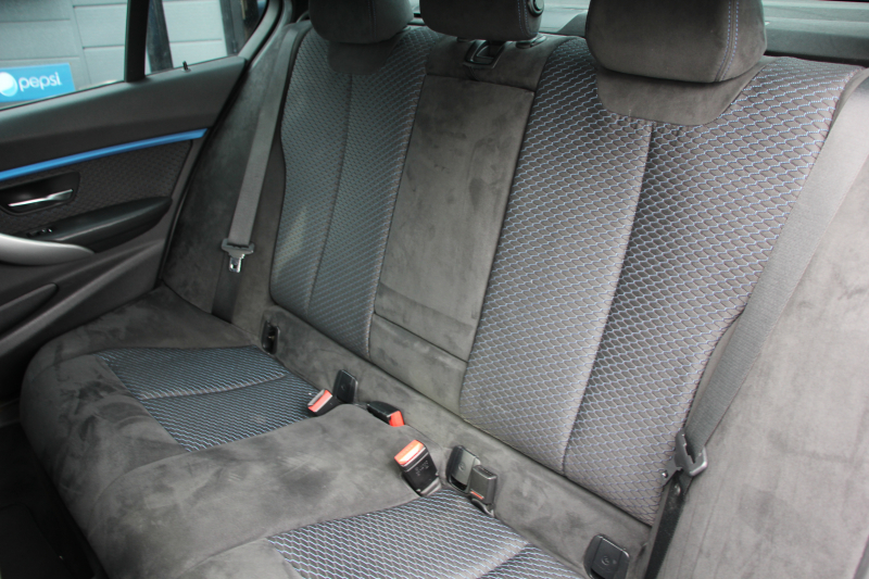 BMW 3シリーズ 320d Mｽﾎﾟｰﾂ LCI後期 1ｵｰﾅ LEDﾍｯﾄﾞﾗｲﾄ&ﾃｰﾙ 追従ACC HUD ﾚｰﾝﾁｪﾝｼﾞ警告 Mperformance18AW ﾌﾞﾗｯｸｸﾞﾘﾙ 衝突軽減ﾌﾞﾚｰｷ 車線逸脱警告 歩行者警告 ﾀｯﾁﾊﾟｯﾄﾞ対応HDDﾅﾋﾞBluetooth接続 2年保証