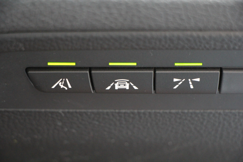 BMW 3シリーズ 320d Mｽﾎﾟｰﾂ LCI後期 1ｵｰﾅ LEDﾍｯﾄﾞﾗｲﾄ&ﾃｰﾙ 追従ACC HUD ﾚｰﾝﾁｪﾝｼﾞ警告 Mperformance18AW ﾌﾞﾗｯｸｸﾞﾘﾙ 衝突軽減ﾌﾞﾚｰｷ 車線逸脱警告 歩行者警告 ﾀｯﾁﾊﾟｯﾄﾞ対応HDDﾅﾋﾞBluetooth接続 2年保証