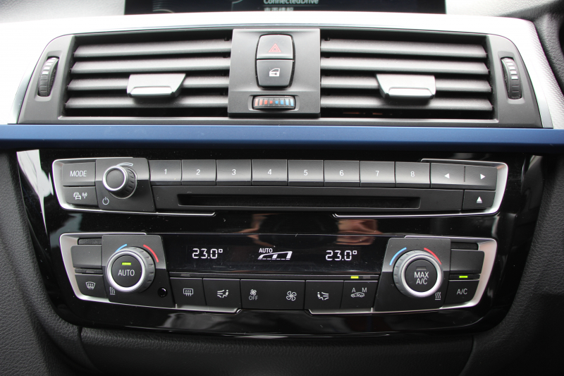 BMW 3シリーズ 320d Mｽﾎﾟｰﾂ LCI後期 1ｵｰﾅ LEDﾍｯﾄﾞﾗｲﾄ&ﾃｰﾙ 追従ACC HUD ﾚｰﾝﾁｪﾝｼﾞ警告 Mperformance18AW ﾌﾞﾗｯｸｸﾞﾘﾙ 衝突軽減ﾌﾞﾚｰｷ 車線逸脱警告 歩行者警告 ﾀｯﾁﾊﾟｯﾄﾞ対応HDDﾅﾋﾞBluetooth接続 2年保証