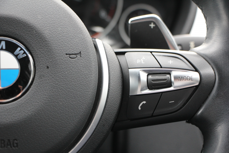 BMW 3シリーズ 320d Mｽﾎﾟｰﾂ LCI後期 1ｵｰﾅ LEDﾍｯﾄﾞﾗｲﾄ&ﾃｰﾙ 追従ACC HUD ﾚｰﾝﾁｪﾝｼﾞ警告 Mperformance18AW ﾌﾞﾗｯｸｸﾞﾘﾙ 衝突軽減ﾌﾞﾚｰｷ 車線逸脱警告 歩行者警告 ﾀｯﾁﾊﾟｯﾄﾞ対応HDDﾅﾋﾞBluetooth接続 2年保証