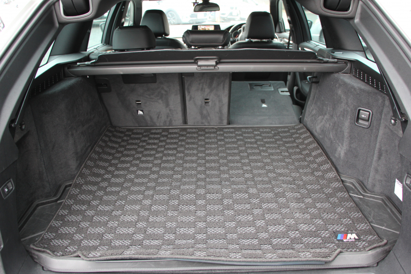 BMW 5シリーズ 530i ﾂｰﾘﾝｸﾞMｽﾎﾟｰﾂ 高出力 252馬力 全ﾋｰﾀｰ黒革 追従ACC ｽﾃｱﾘﾝｸﾞｻﾎﾟｰﾄ LEDﾍｯﾄﾞﾗｲﾄ ｵｰﾄﾊｲﾋﾞｰﾑ ﾀｯﾁ画面HDDﾅﾋﾞTV 360度ｶﾒﾗ 電動ﾄﾗﾝｸ 19AW Mｽﾎﾟｰﾂﾌﾞﾚｰｷ PDC緊急ﾌﾞﾚｰｷ 2年保証