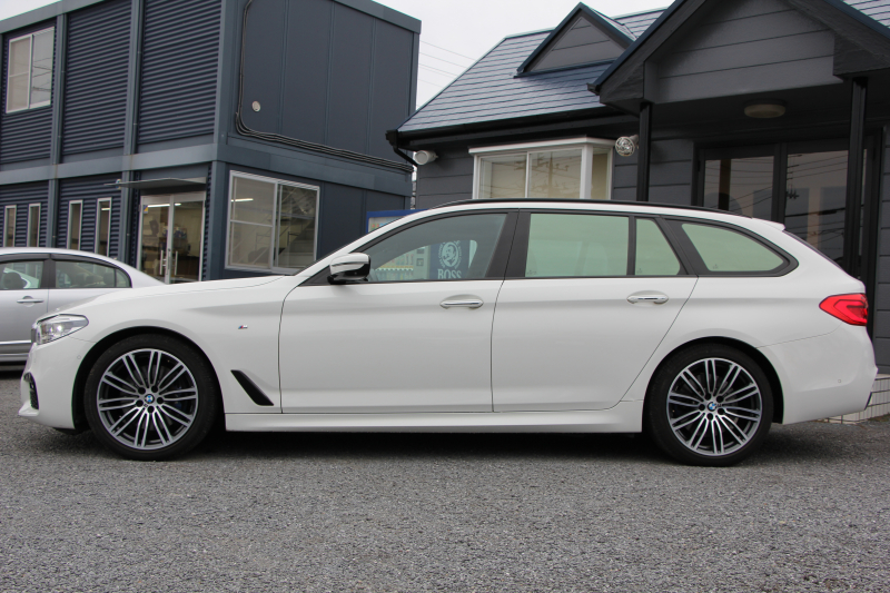 BMW 5シリーズ 530i ﾂｰﾘﾝｸﾞMｽﾎﾟｰﾂ 高出力 252馬力 全ﾋｰﾀｰ黒革 追従ACC ｽﾃｱﾘﾝｸﾞｻﾎﾟｰﾄ LEDﾍｯﾄﾞﾗｲﾄ ｵｰﾄﾊｲﾋﾞｰﾑ ﾀｯﾁ画面HDDﾅﾋﾞTV 360度ｶﾒﾗ 電動ﾄﾗﾝｸ 19AW Mｽﾎﾟｰﾂﾌﾞﾚｰｷ PDC緊急ﾌﾞﾚｰｷ 2年保証